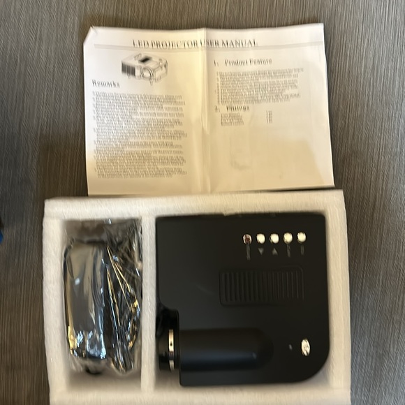 LED Projector still with Box.  Tested once. - Picture 2 of 2